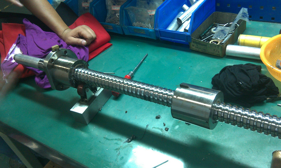 絲桿檢測(cè)維修現(xiàn)場(chǎng)