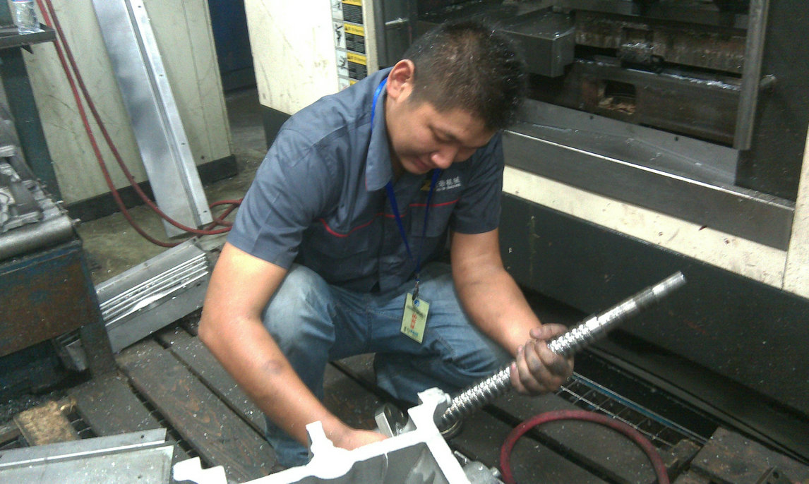 絲桿檢測(cè)維修現(xiàn)場(chǎng)